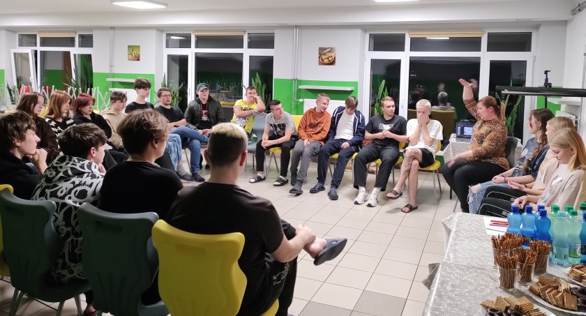Spotkania z terapeutą uzależnień w internacie ZSZ 1 w Dęblinie