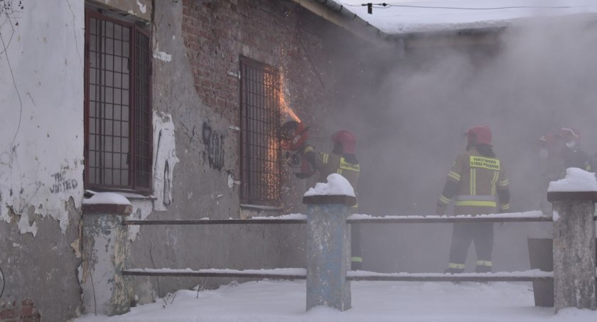 Pożar starego kina w Dęblinie (zdjęcia)