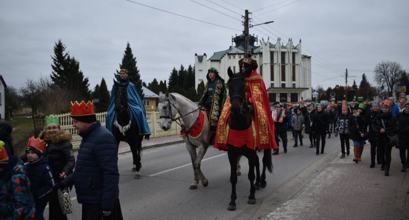 Orszak Trzech Króli przeszedł przez Dęblin (zdjęcia)