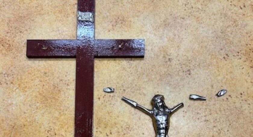 Sprofanowany krzyż. Dzisiaj nabożeństwo ekspiacyjne