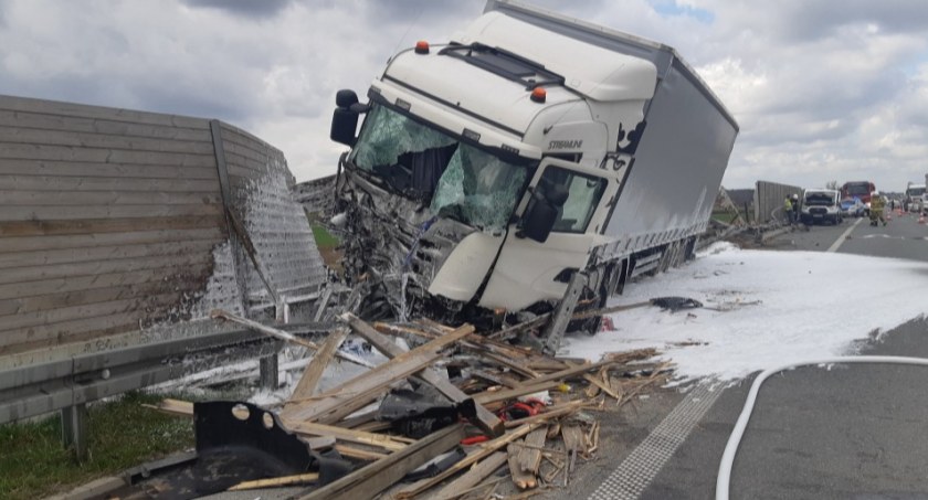 Utrudnienia w ruchu przez wypadek na S-17