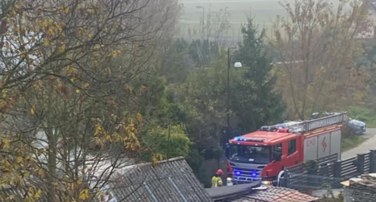 Dzielny policjant z Dęblina uratował mieszkańców przed katastrofą. Pożar mógł rozprzestrzenić się na sąsiednie budynki