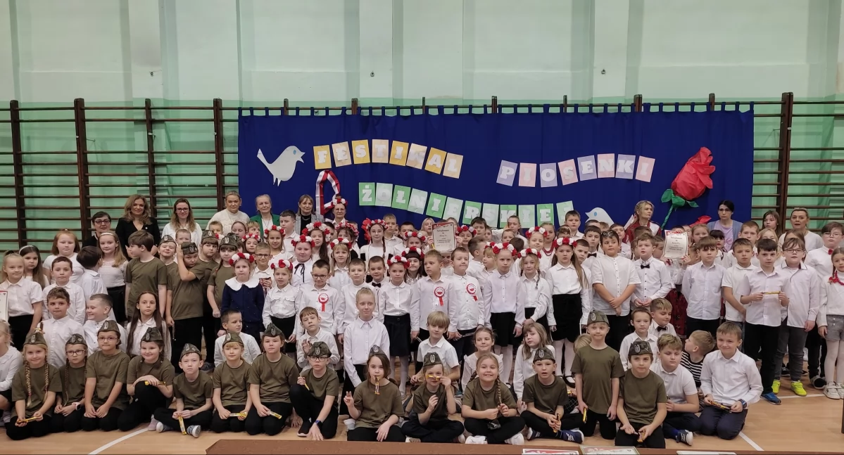 Wzruszenia i patriotyczny duch! Szkolny koncert w Dęblinie zachwycił publiczność