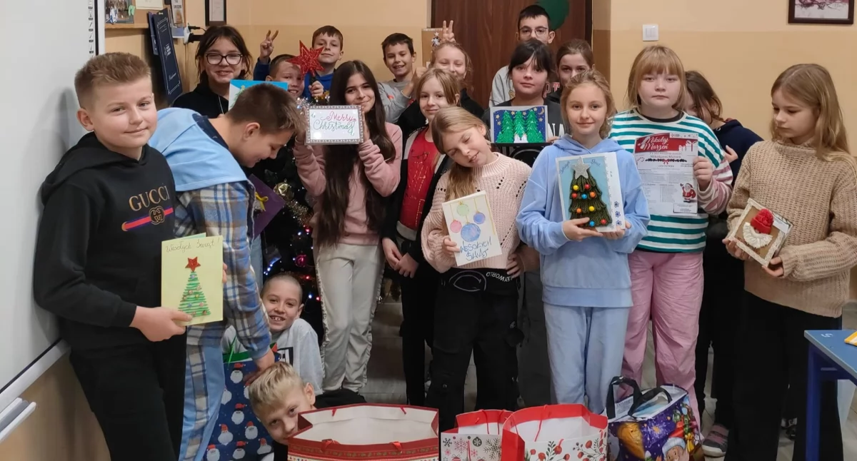 Niezwykła lekcja empatii. Uczniowie z Dęblina odwiedzili hospicjum i podarowali chwile radości
