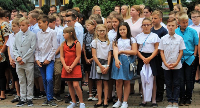 Zabrzmiał pierwszy dzwonek. Nowy rok szkolny rozpoczęty! 