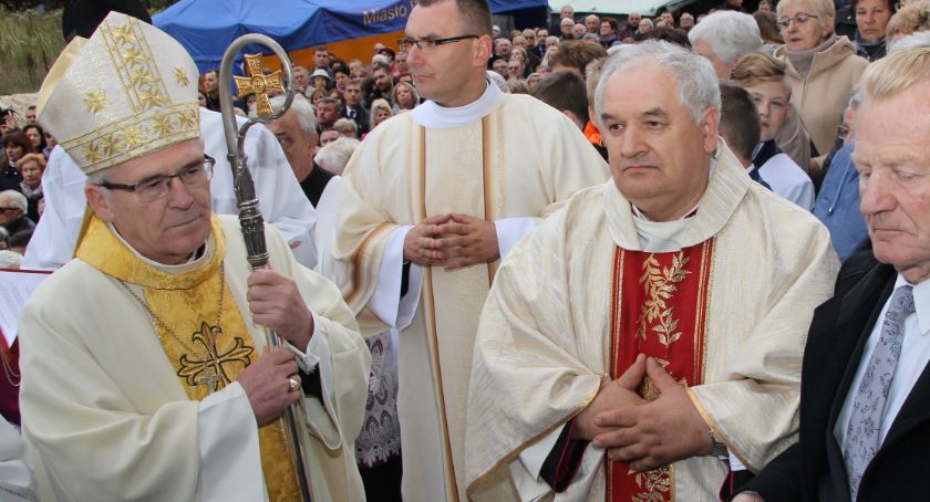 Dęblin. Biskup poświęcił nowy kościół 