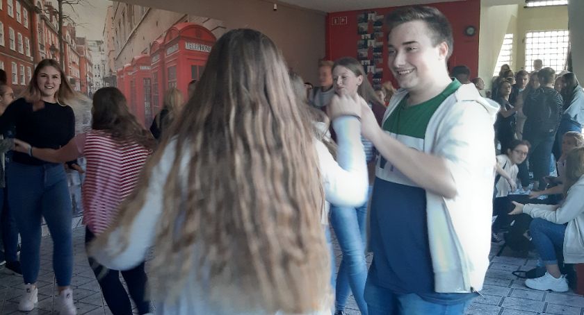 Taniec towarzyszy im na każdej szkolnej przerwie 