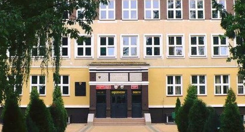 Dęblin - Minister i radni w sprawie ankiety w liceum