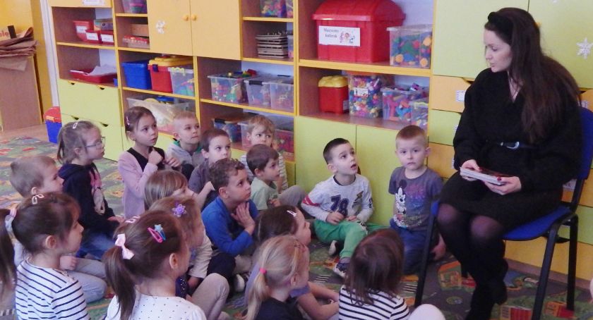 Jaś i Małgosia, Kopciuszek, Kot w butach. Te bajki usłyszały dzieci z Przedszkola nr 1 w Dęblinie
