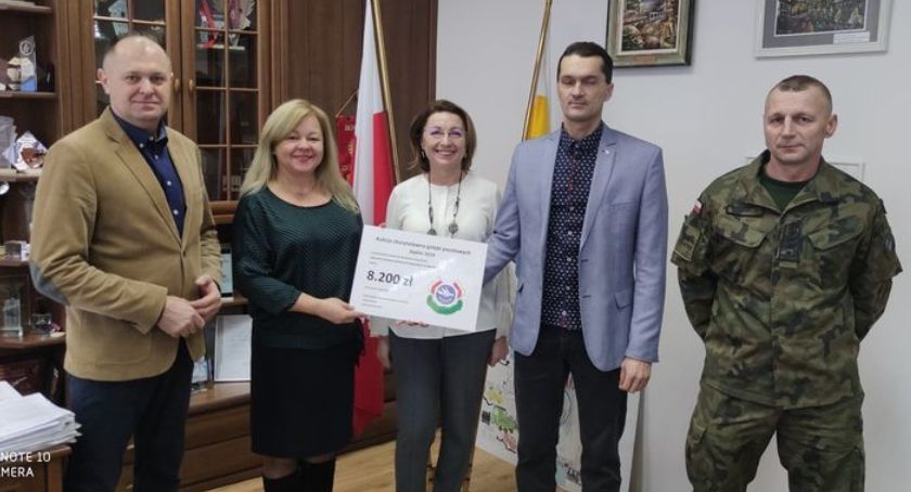 Ponad 8 tys. zł z aukcji gołębi pocztowych. Pieniądze pójdą na remont sali gimnastycznej