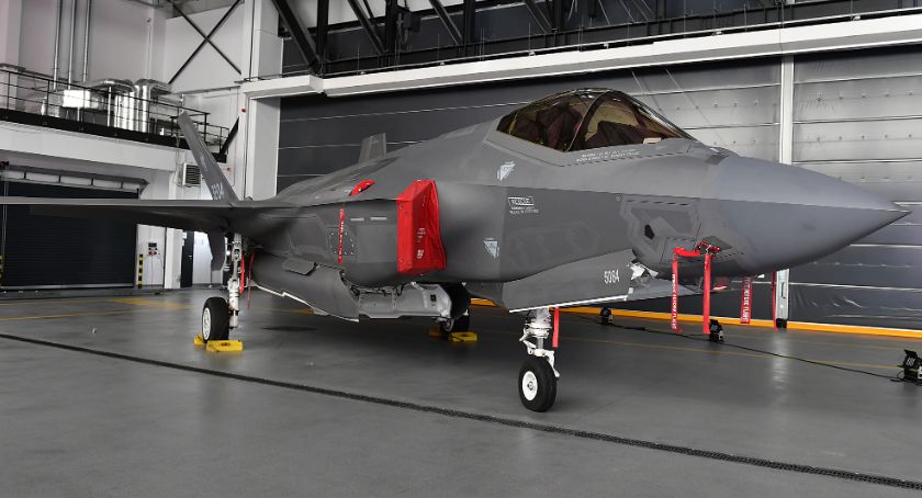 Jeden samolot F-35 kosztuje 87,3 mln USD netto