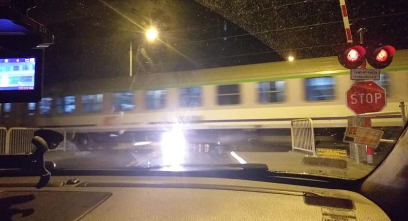 Uwaga! Niebezpiecznie na przejeździe w Starej Rokitni!