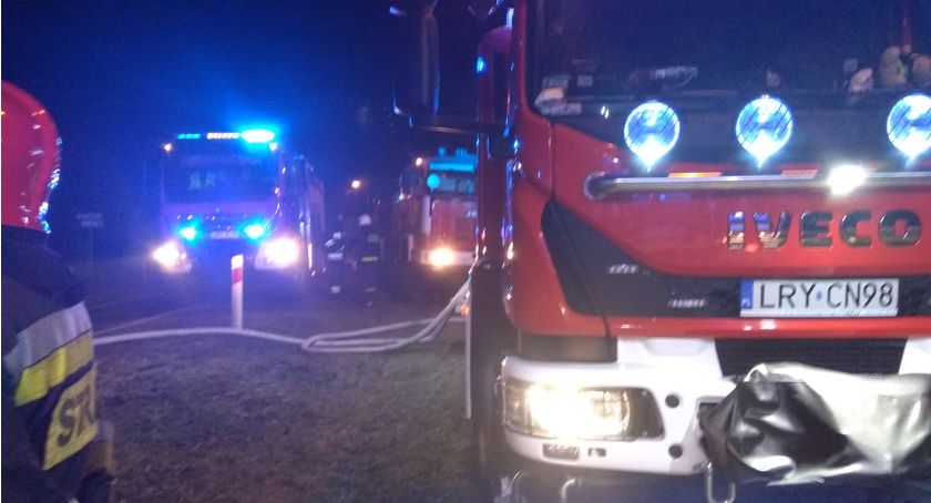Kilka jednostek gasiło pożar samochodów 