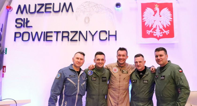 Akrobacja lotnicza - to sport nie dla każdego [ZDJĘCIA]