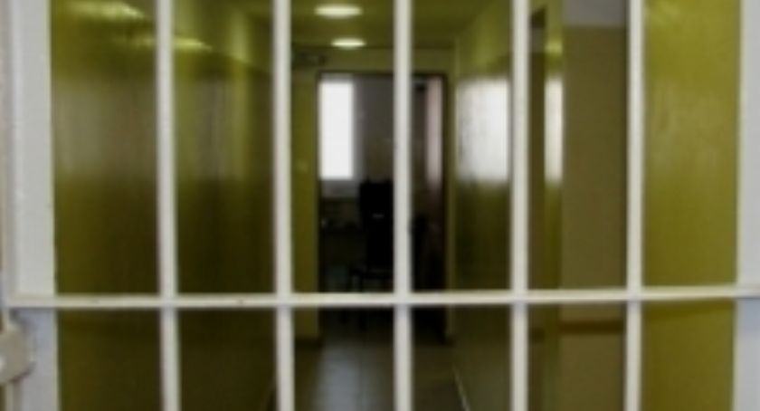 Pobił 72-latka domagając się pieniędzy