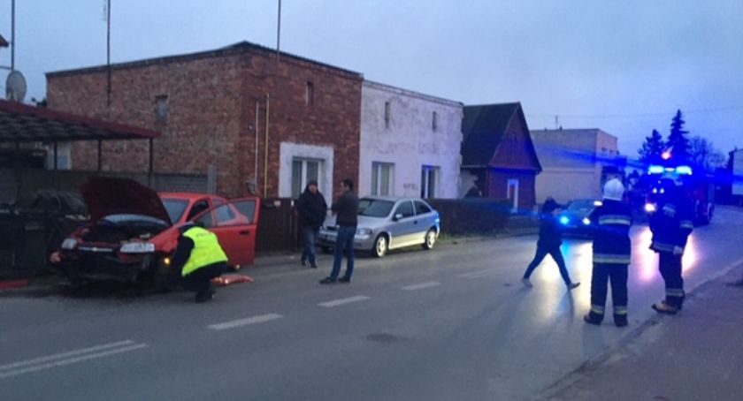 Kierowca osobówki uderzył w bramę 