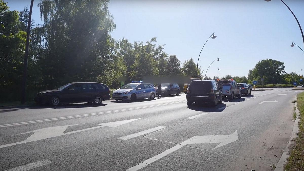 Kolizja na ul. Jana Pawła II z udziałem czterech aut. Sprawca miał 2,5 promila alkoholu