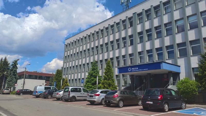 Mężczyzna groził i zaatakował policjantów