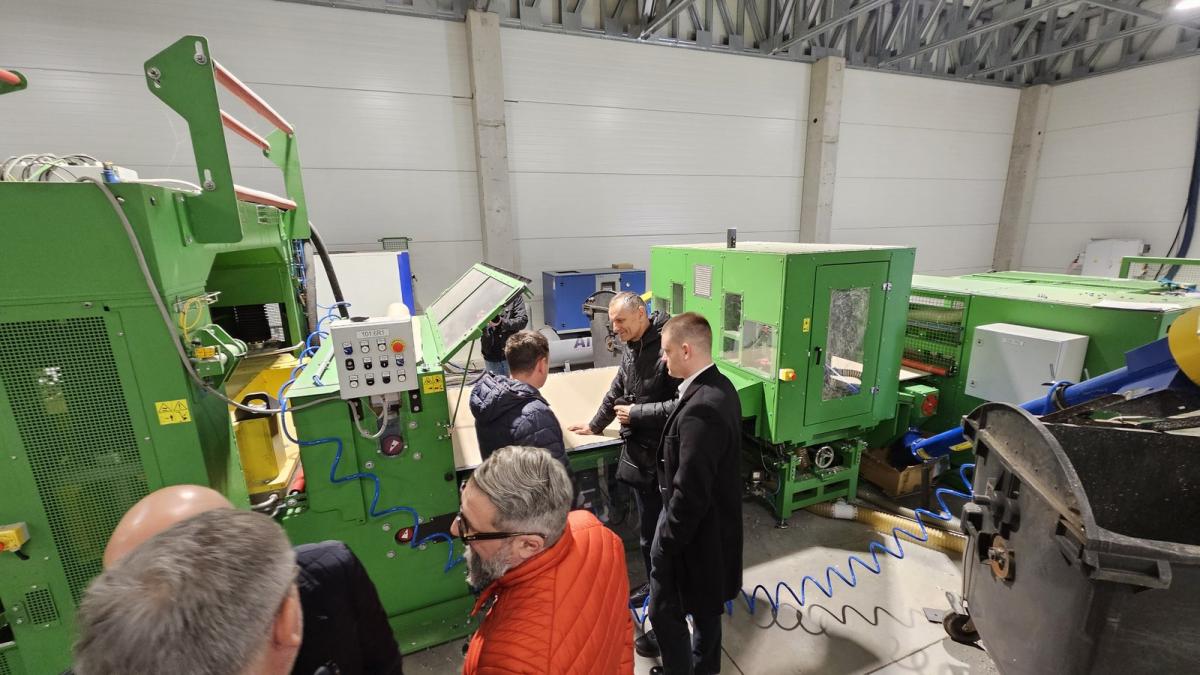 Kolejny Dzień Otwarty: pokazowa instalacja do produkcji płyt z tworzyw sztucznych