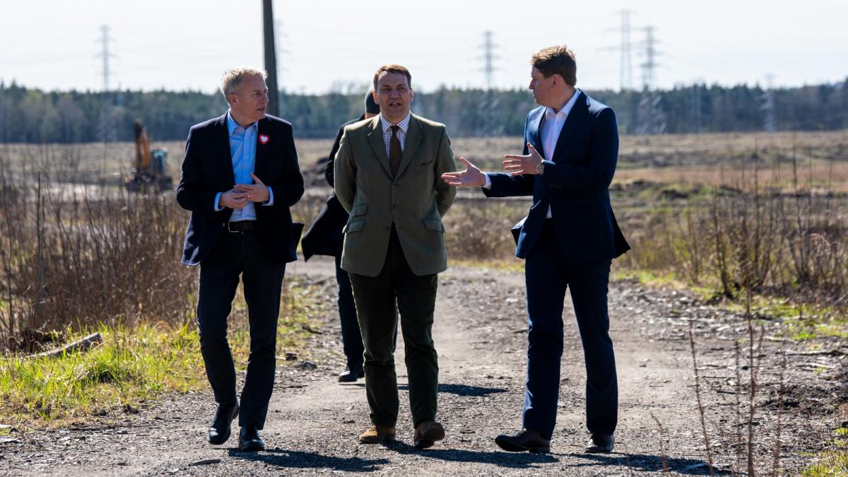 Radosław Sikorski, Minister Spraw Zagranicznych wizytował Jaworznicki Obszar Gospodarczy