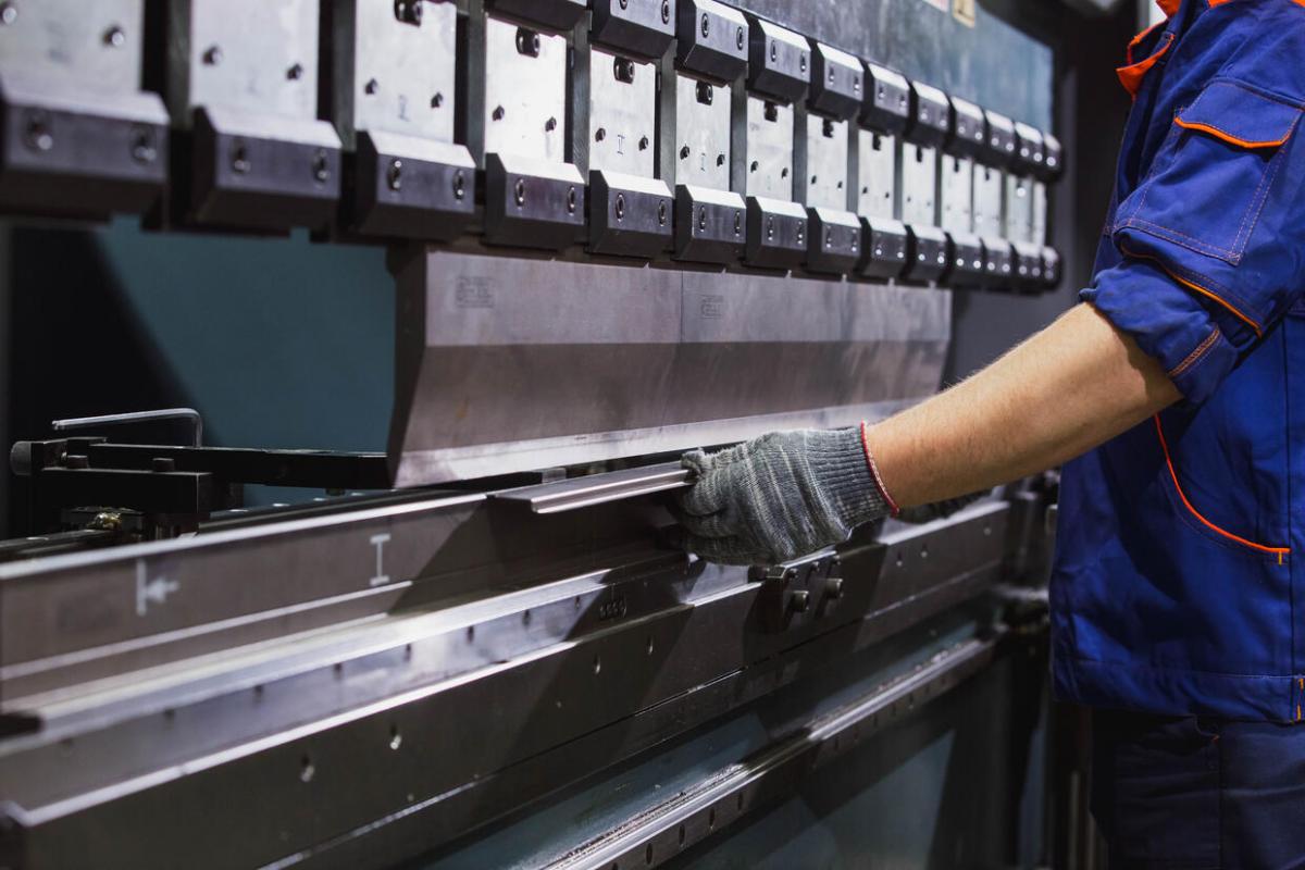 Prasy hydrauliczne producent - Kluczowe urządzenia w przemyśle produkcyjnym