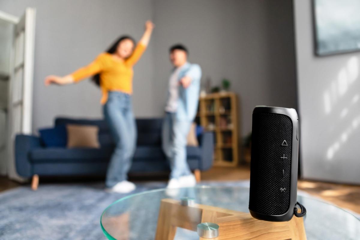 Przenośne głośniki Bluetooth – niezbędnik podczas wiosennych spotkań