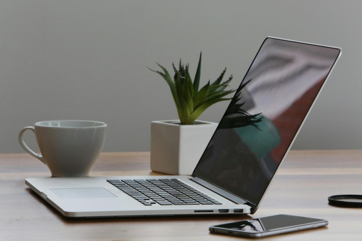 Dlaczego warto zainwestować w laptop poleasingowy?
