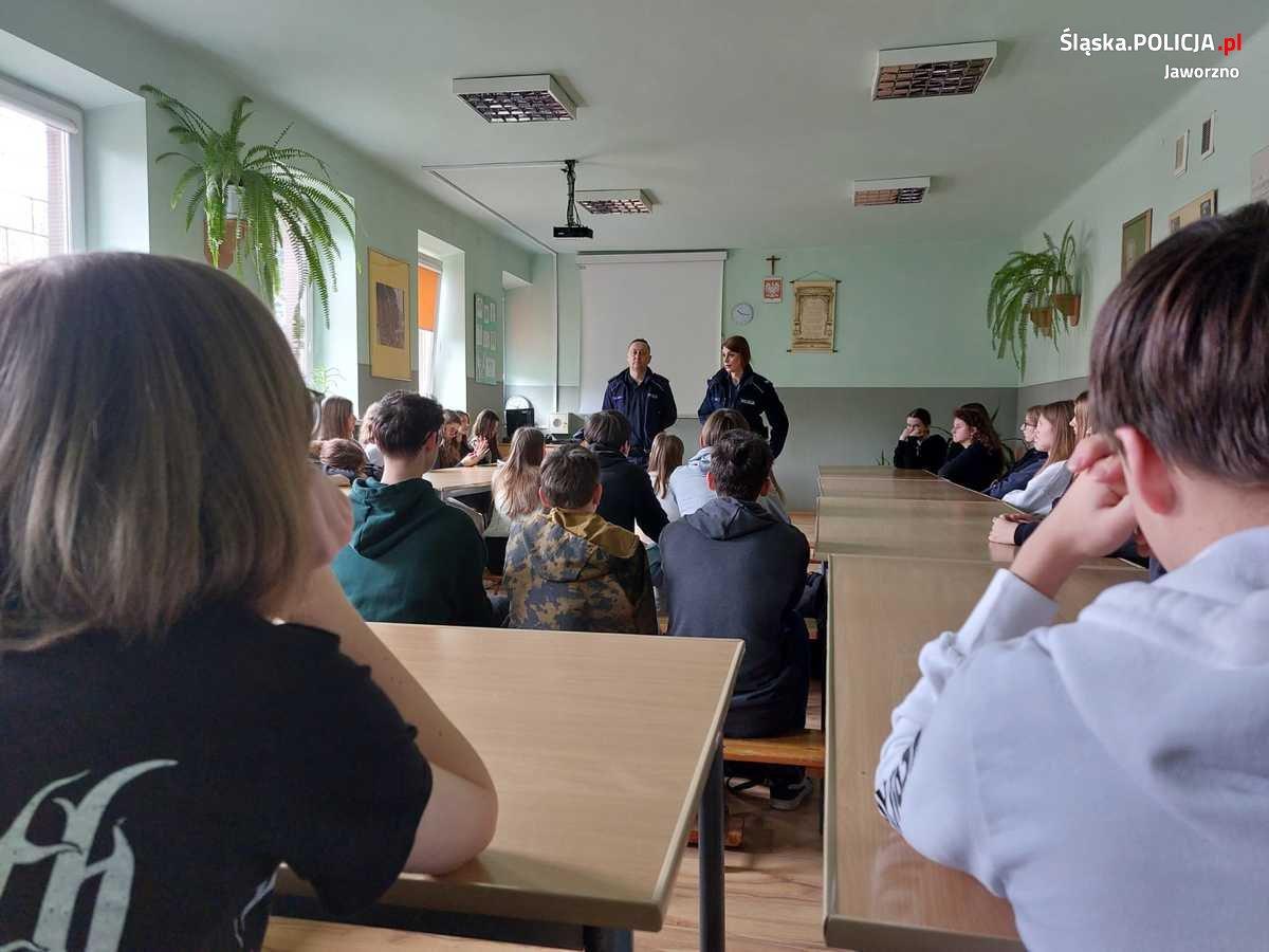 Spotkanie z uczniami II LO na temat odpowiedzialności prawnej nieletnich