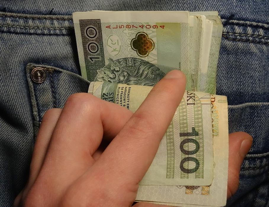 Policja poszukuje właściciela zagubionej gotówki