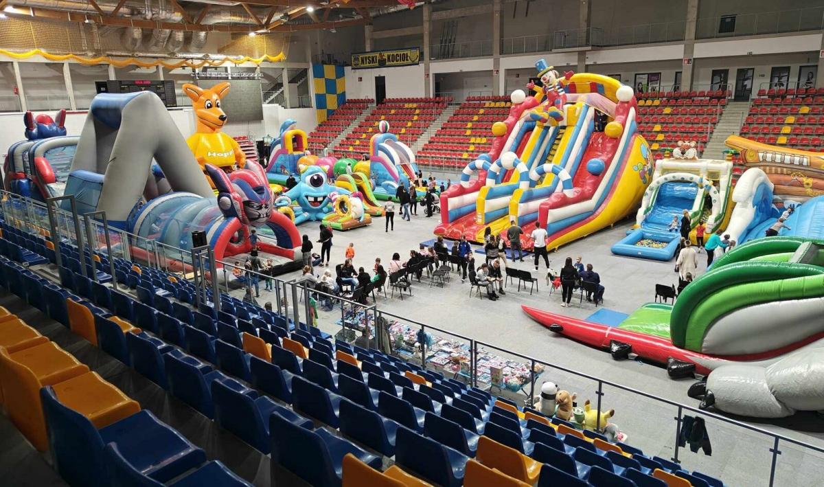 Wyskokowy Festiwal Dmuchańców na hali MCKiS