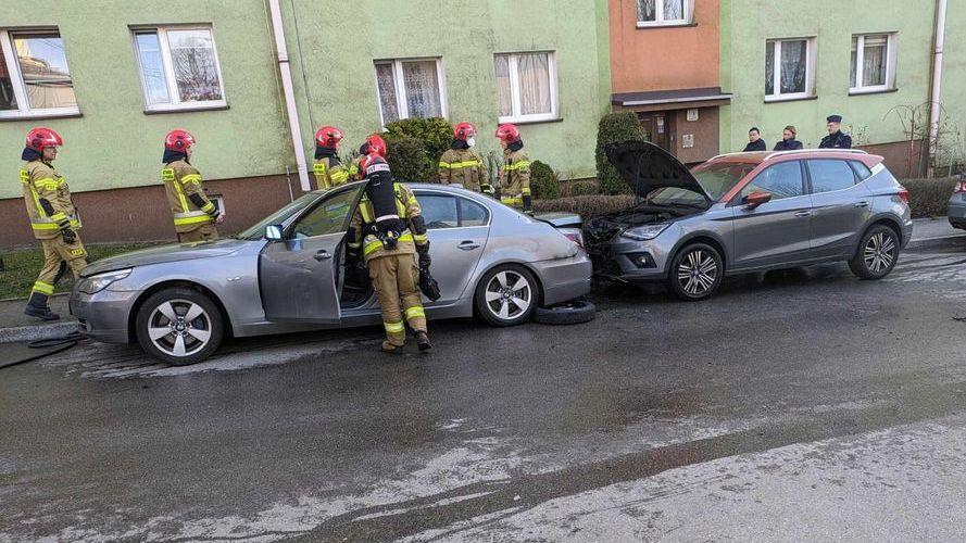 Pożar dwóch samochodów na ulicy Nowej