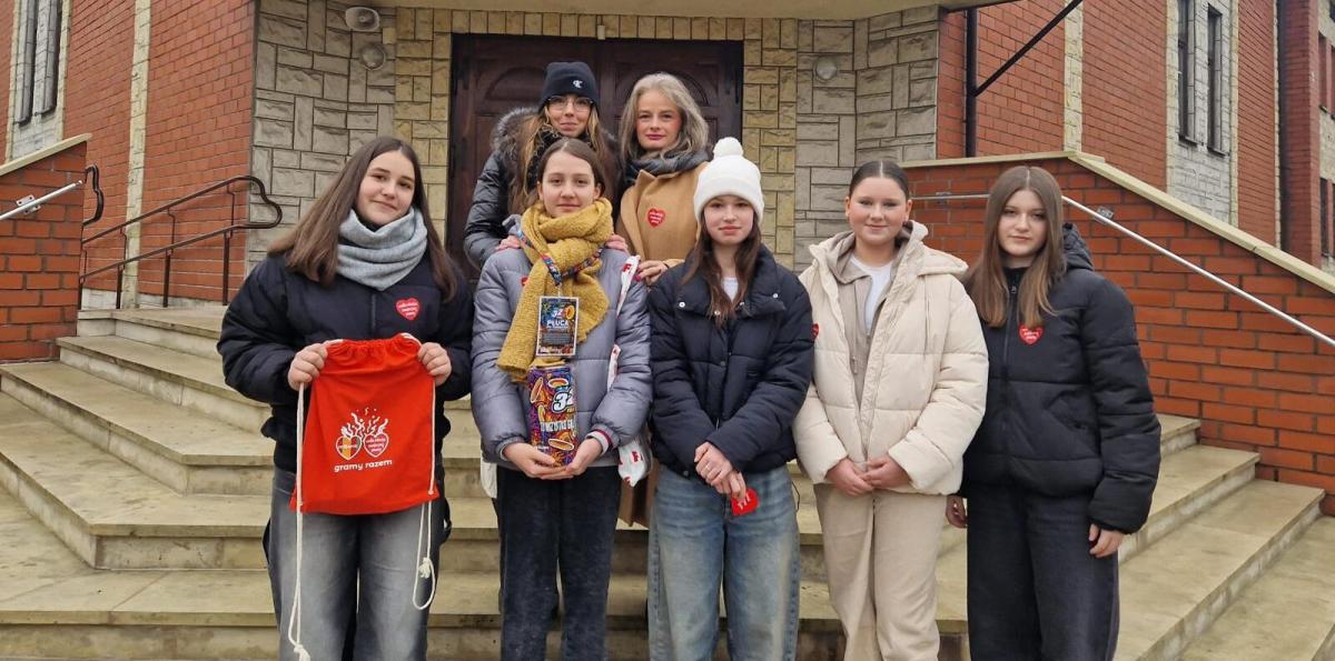 Szkolne Koło Caritas z SP nr 14 kwestowało dla WOŚP