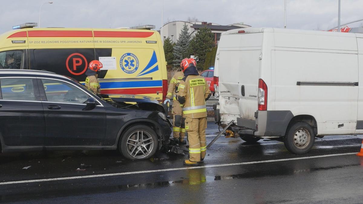 Kolizja trzech samochodów na ulicy Wojska Polskiego