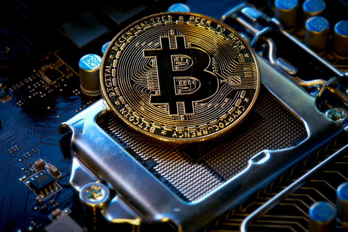 Kopanie kryptowalut w Polsce: opłacalność, legalność i perspektywy rozwoju