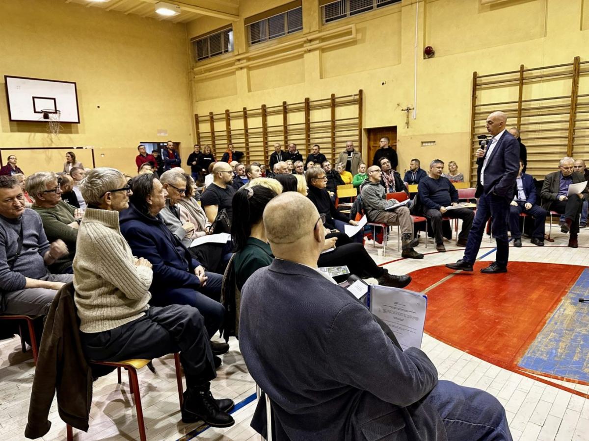 Mieszkańcy Ciężkowic przeciwko budowie farmy fotowoltaicznej, prezydent deklaruje zmianę planów budowy