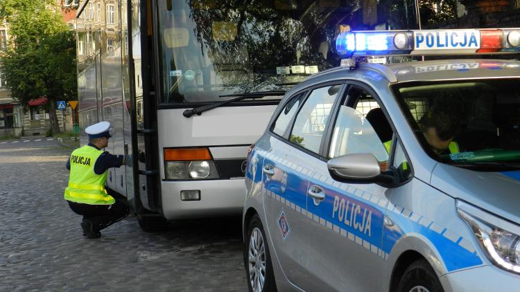 Policja przypomina o możliwości kontroli autokaru przed wyjazdem