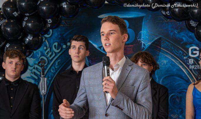 Szymon Cichoń - Z pewnością kolejne pokolenia wymyślą jakiś nowy, prawdopodobnie lepszy sposób pozyskiwania energii, którego dotychczas nie odkryto