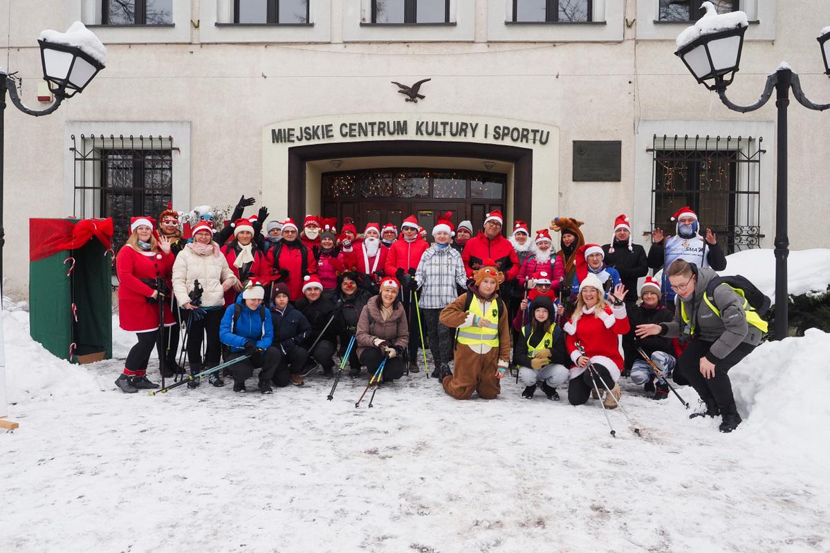 Mikołajkowy Marsz Nordic Walking w Szczakowej