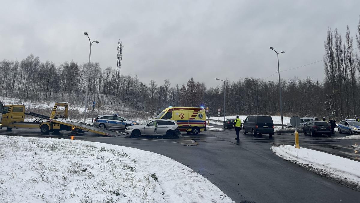 Wypadek na skrzyżowaniu ul. Radwańskich z ul. Reja