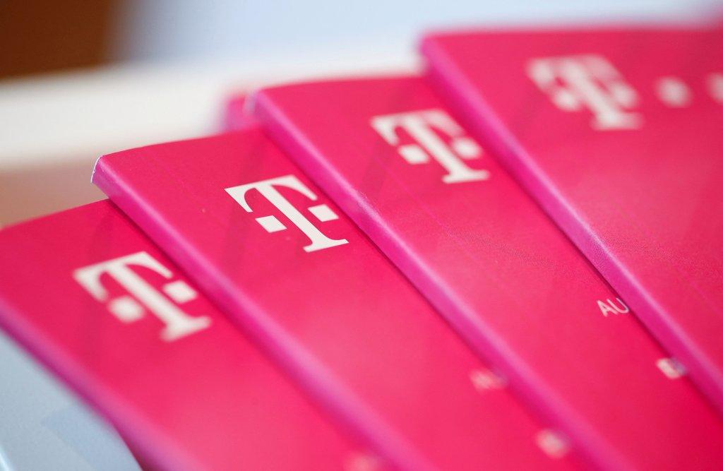 Stała Łączność: Jak T-Mobile i doładowania Plus sprawiają, że cały świat jest zawsze na wyciągnięcie ręki