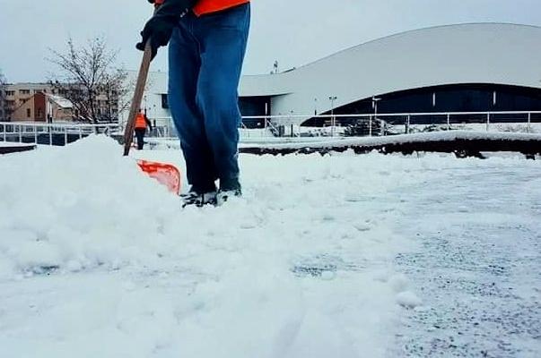 Opady śniegu możliwe jeszcze w ten weekend. Miejskie służby przypominają o Akcji Zima