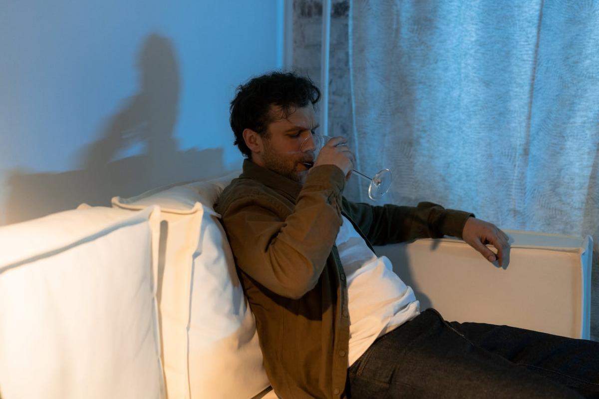 Czym jest detoks alkoholowy i na czym polega?