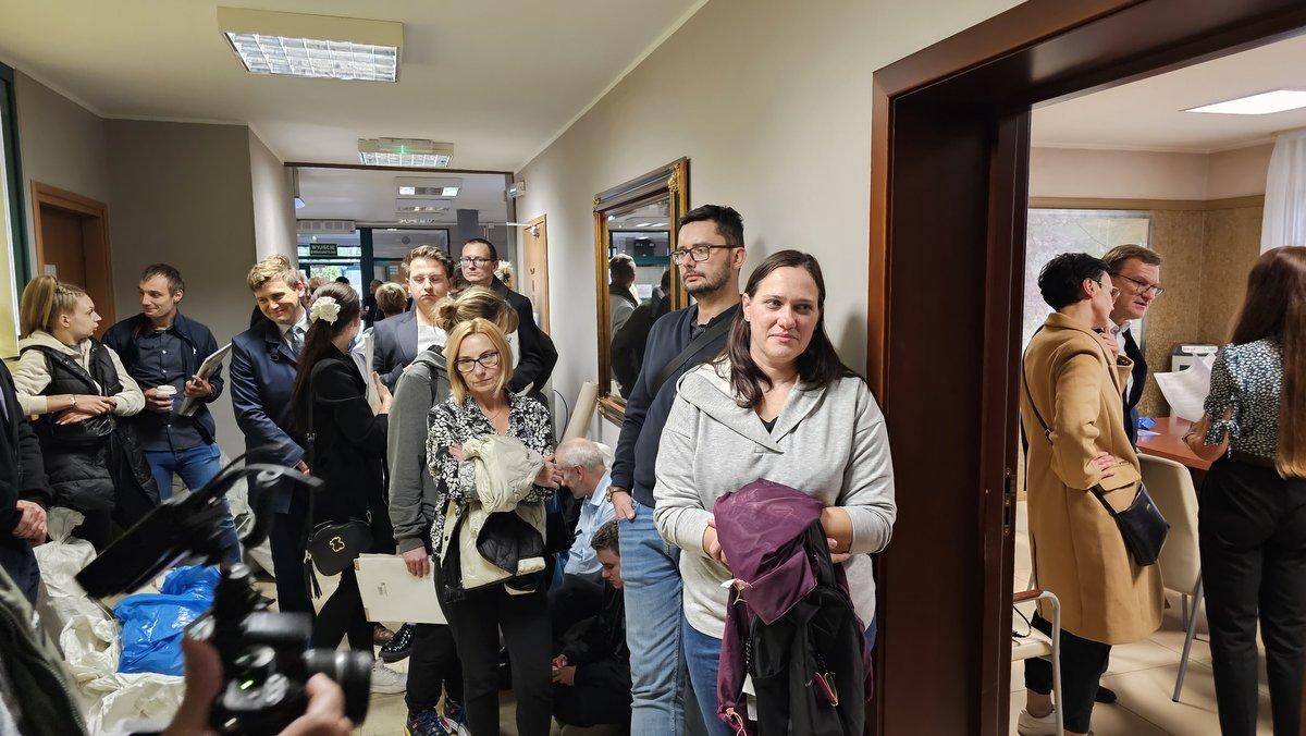 Paraliż w Urzędzie Miasta w Jaworznie. Ogromne problemy z oddaniem protokołów z komisji wyborczych