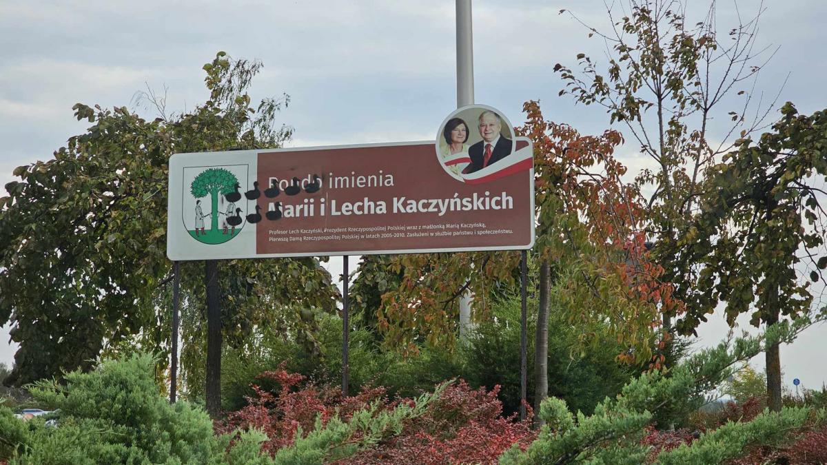 Rondo Kaczyńskich zdewastowane