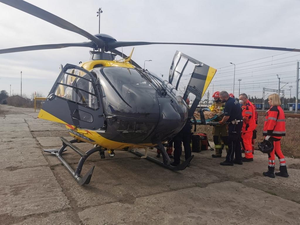 Wypadek na kolei. Poszkodowanego zabrał helikopter LPR