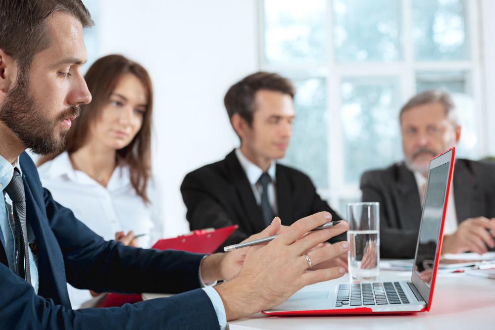 Kurs BHP online: Nowoczesna ścieżka do bezpiecznej pracy
