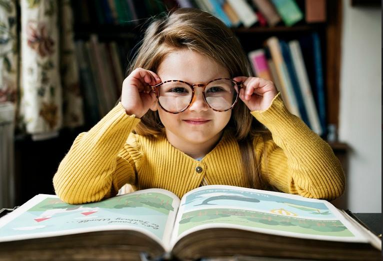 Dlaczego nauczyciel powinien korzystać z pomocy edukacyjnych dla dzieci?