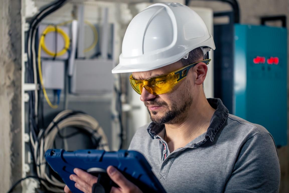 Kursy G1, G2 i G3: jakie są różnice i który wybrać, aby osiągnąć sukces w przemyśle elektroenergetycznym?