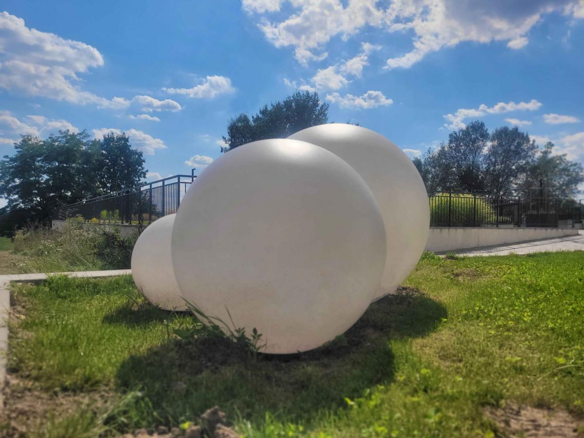 Lampy ogrodowe w kształcie kuli – efektowne i dekoracyjne oświetlenie do ogrodu