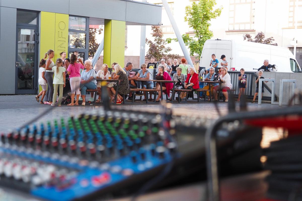 „Profilaktyczne lato pod płaszczką” – DJ Brokuł w akcji